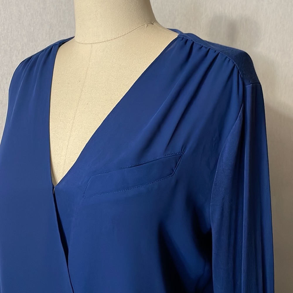 Vince Camuto, wrapped top - Picture 2 of 12